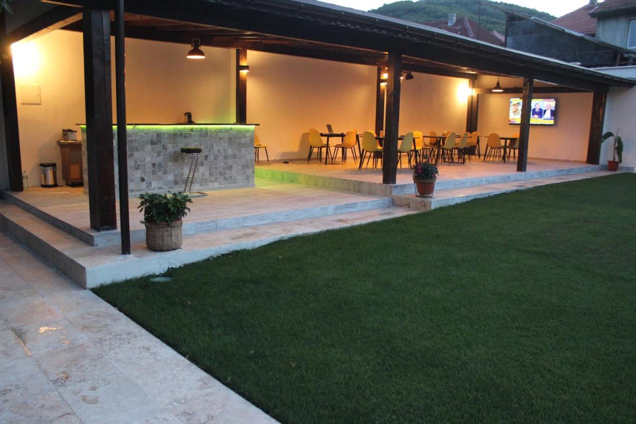 Pretty Garden Villa Orşova Exteriör bild