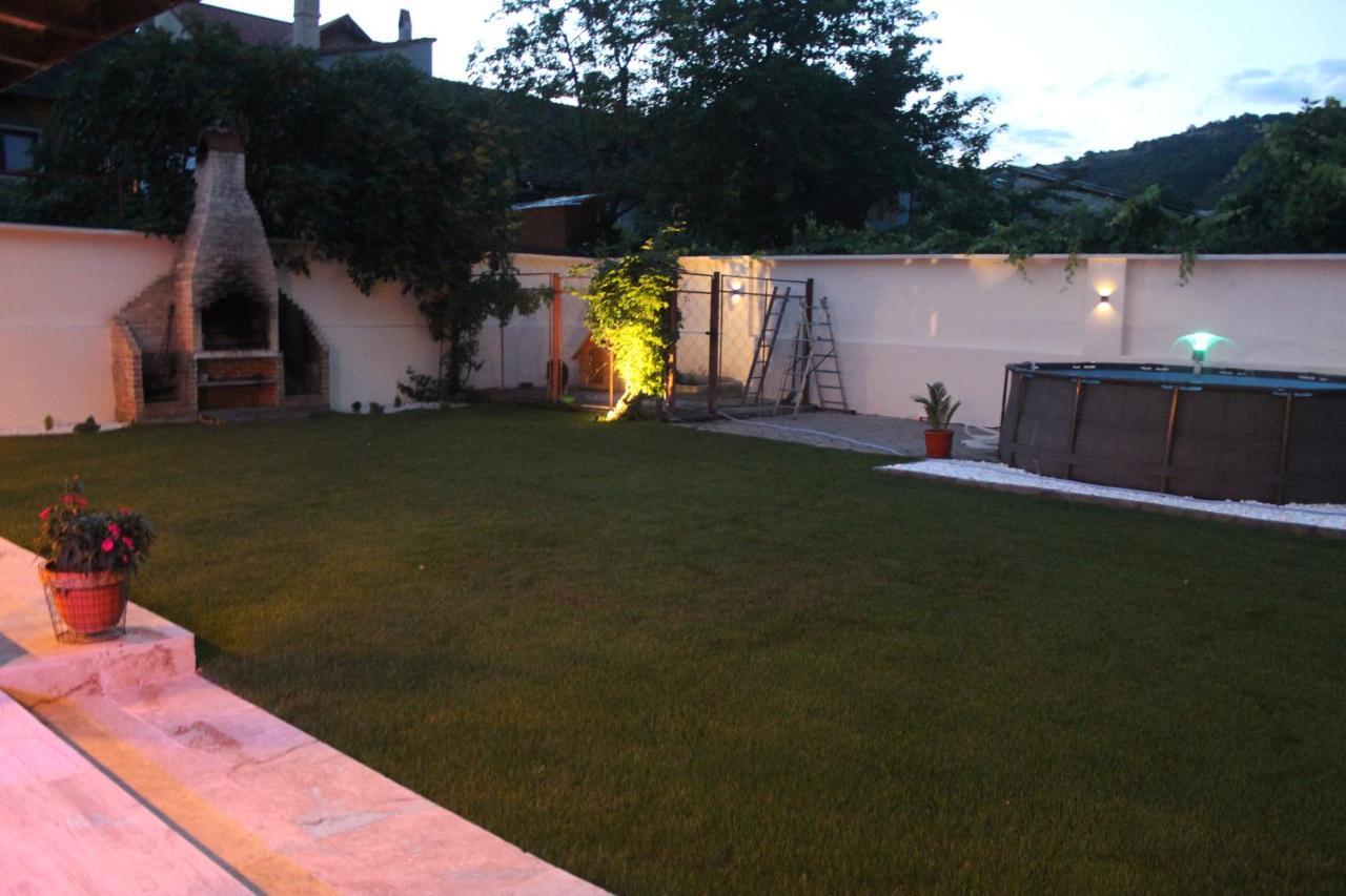 Pretty Garden Villa Orşova Exteriör bild